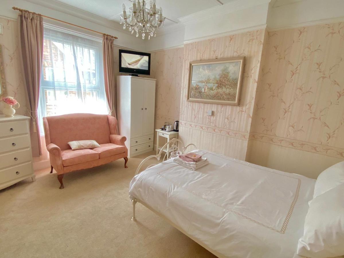 Alojamento de Acomodação e Pequeno-almoço St. Georges House Shanklin
